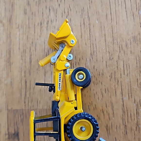John Deere Backhoe by Ertl - Picture 4 of 8